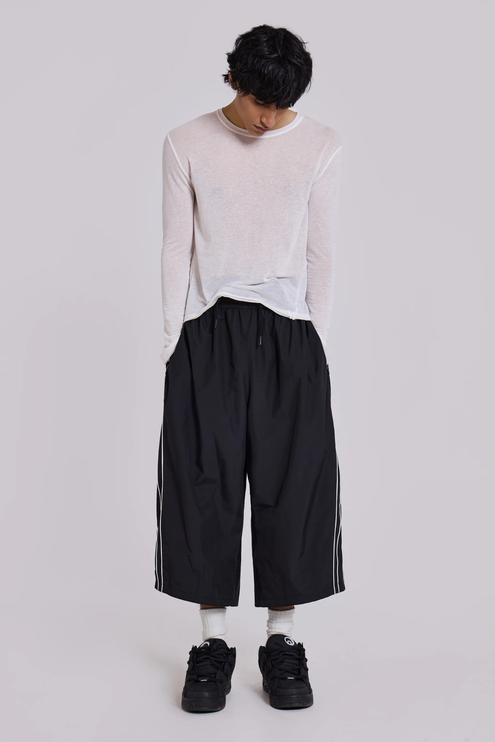 Black Vapor 3/4 Shorts - Image 3