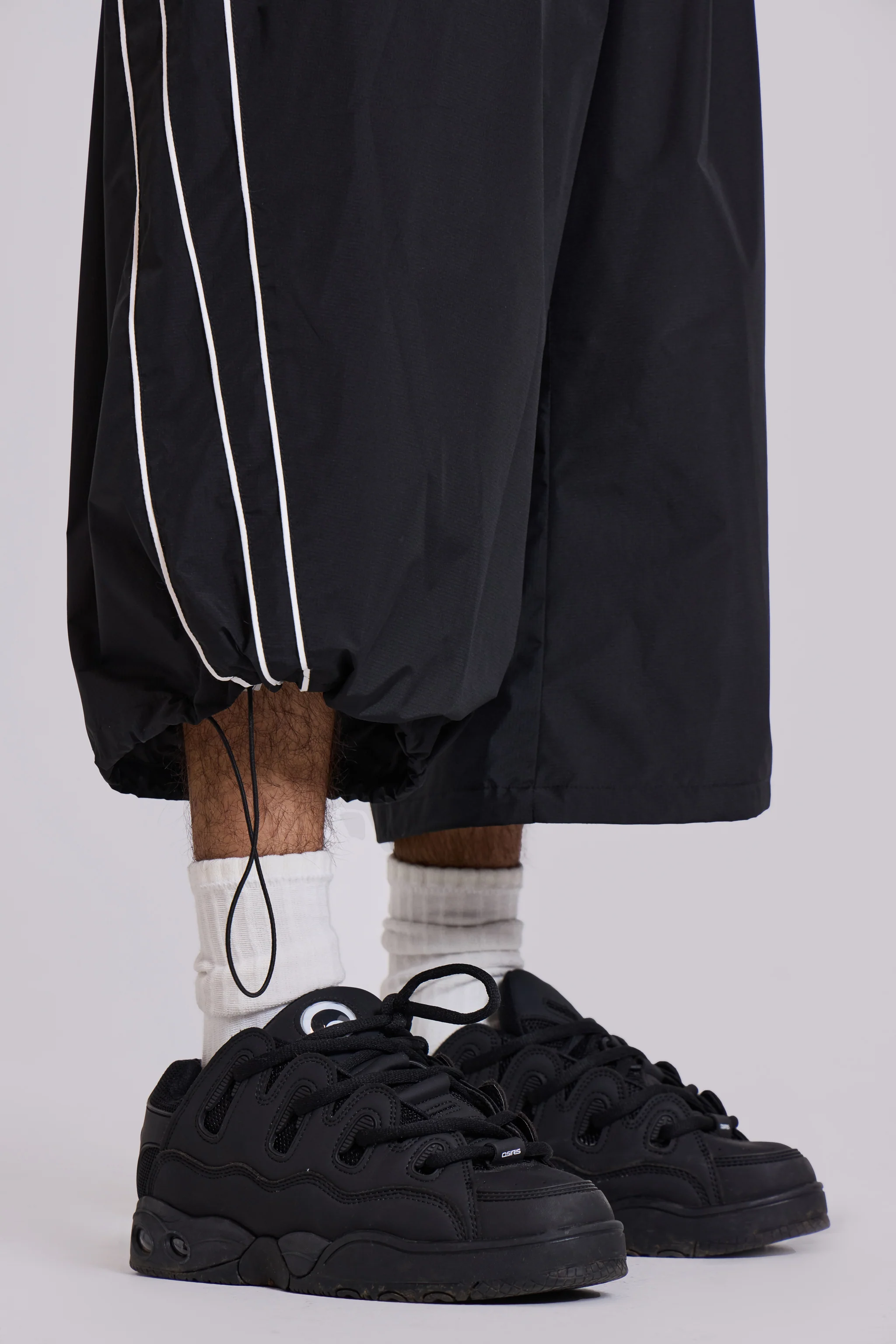 Black Vapor 3/4 Shorts - Image 5