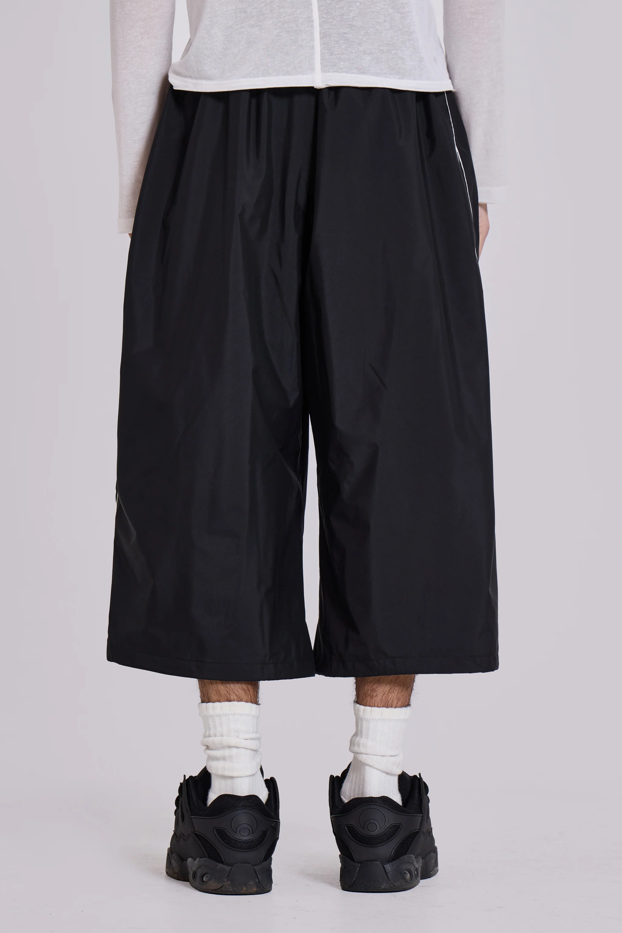 Black Vapor 3/4 Shorts - Image 6