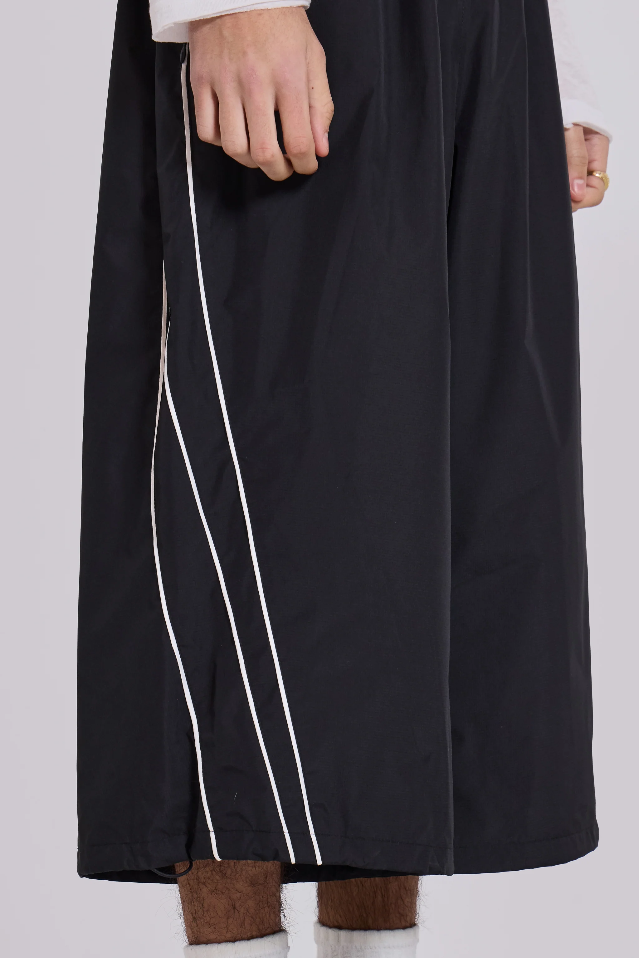 Black Vapor 3/4 Shorts - Image 8