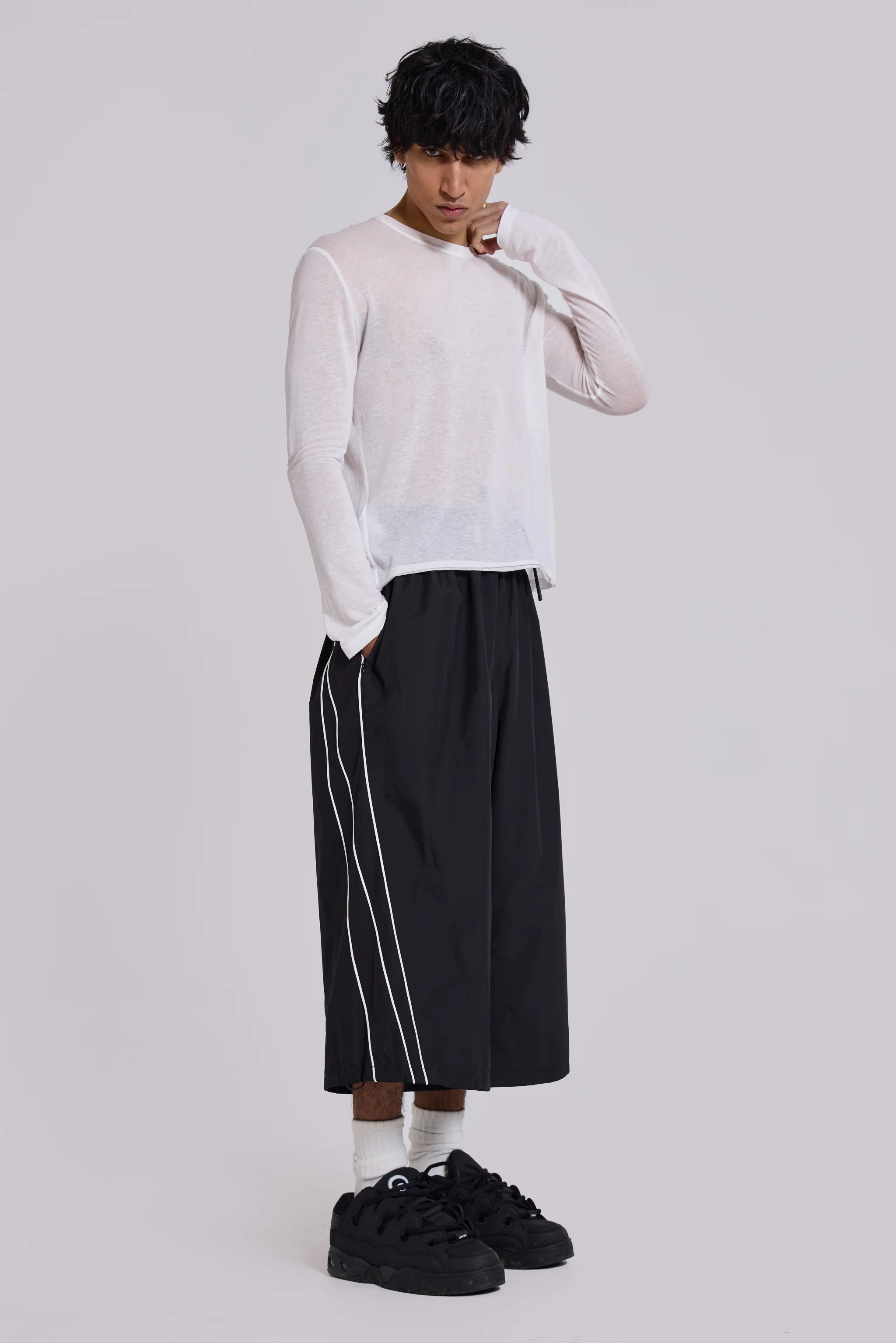 Black Vapor 3/4 Shorts - Image 9